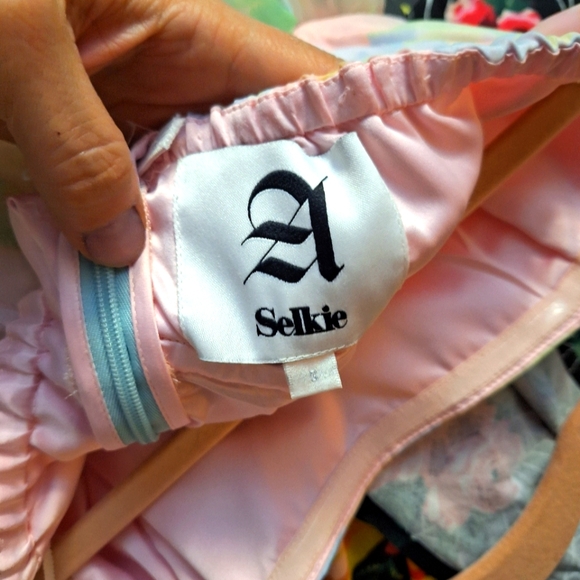 SELKIE x Maison Amory strapless puff dress - Picture 5 of 5